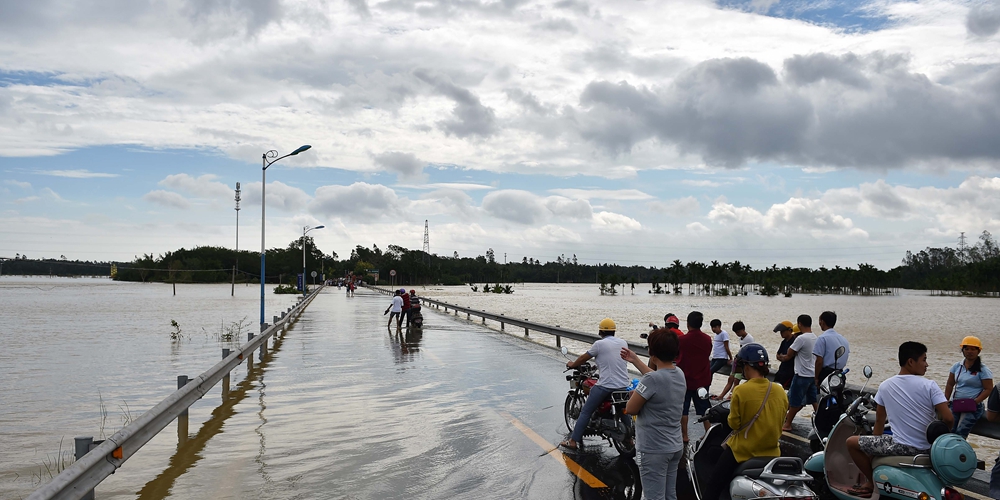 Хайнань: 1,55 млн жителей пострадали от тайфуна "Сарика"