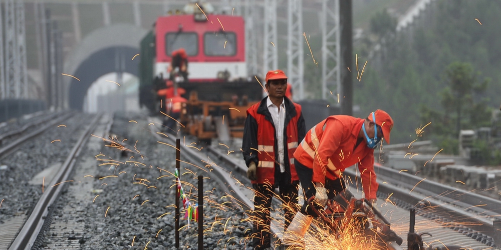 Строительство железной дороги Цзюцзян -- Цзиндэчжэнь -- Цюйчжоу вступило в завершающую стадию