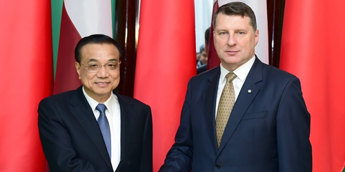 Ли Кэцян встретился с президентом Латвии Р.Вейонисом