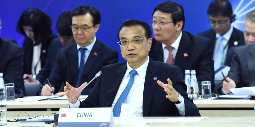 Ли Кэцян присутствовал на 5-й встрече руководителей Китая и стран Центральной и Восточной 
Европы