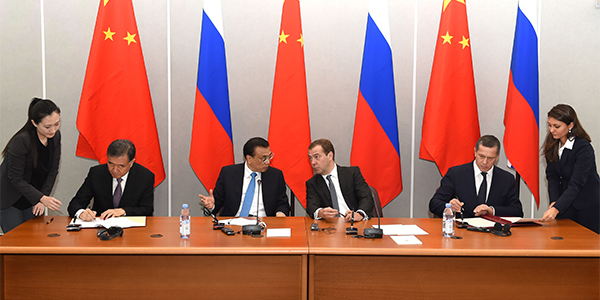Ли Кэцян и Дмитрий Медведев присутствовали на церемонии подписания двусторонних документов