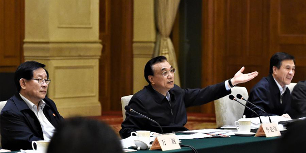 Премьер Госсовета КНР подчеркнул необходимость усилий по упрощению административных разрешений
