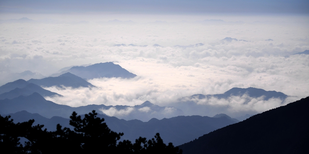 Облачное море в горах Хуаншань