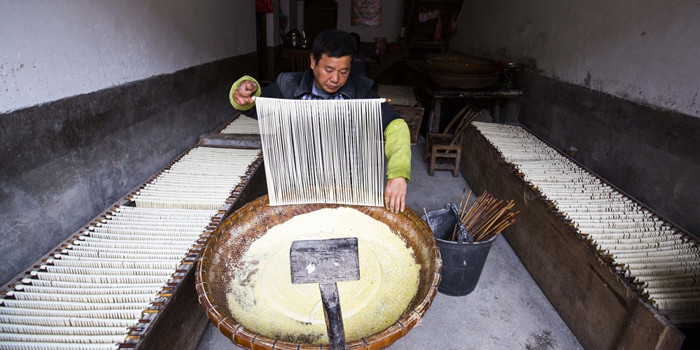 Изготовление хуваньской масляной лапши