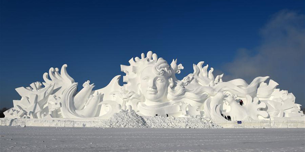 В Харбине создали грандиозную снежную скульптуру