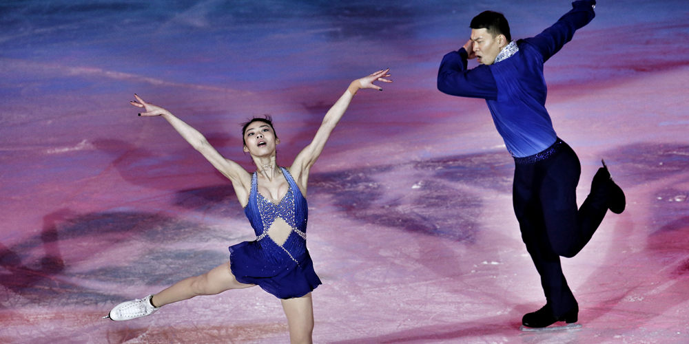 Фестиваль группового катания на коньках открылся в Пекине