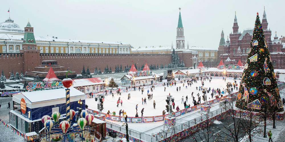 Каток на Красной площади в Москве