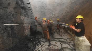 Завершена прокладка тоннеля Цинъян на строящейся высокоскоростной железной дороге Цзинань -- Циндао