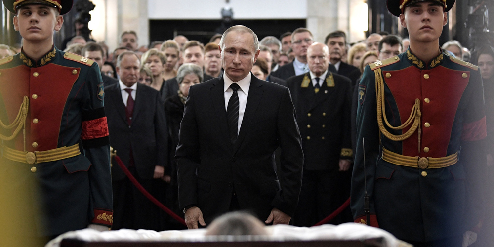 Путин приехал проститься с убитым послом Андреем Карловым