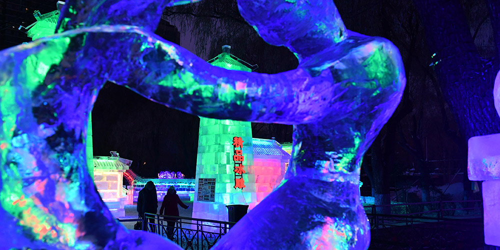 В Харбине открылся 43-й Художественный фестиваль ледяных фонарей