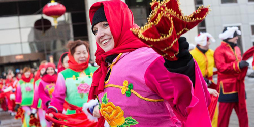 Китайцы и россияне вместе торжественно отмечают праздника Весны в Москве
