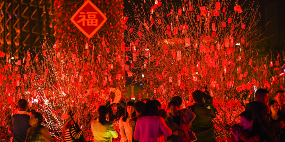 Новогодний облик площади Хуачэн в Гуанчжоу
