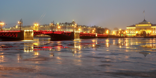 Праздничную красную подсветку в честь китайского Нового года по лунному календарю включили на 
Дворцовом мосту Санкт-Петербурга