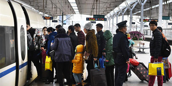 В Китае в период новогодних праздников по лунному календарю поездами воспользовались более 200 млн человек