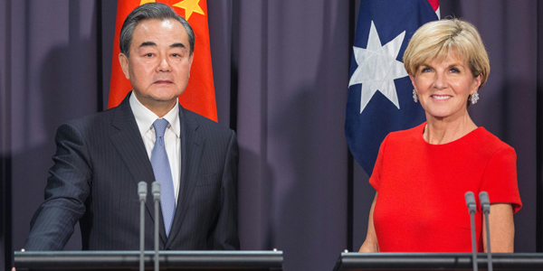 Ван И: Австралия -- важный член "общего круга друзей" КНР и США