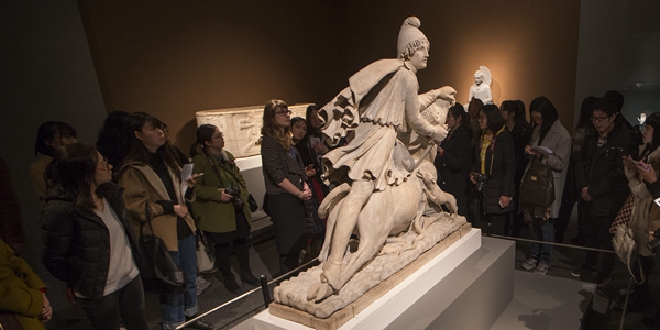 Выставка "Всемирная история в 100 памятниках культуры из фондов Британского музея" открылась в Пекине