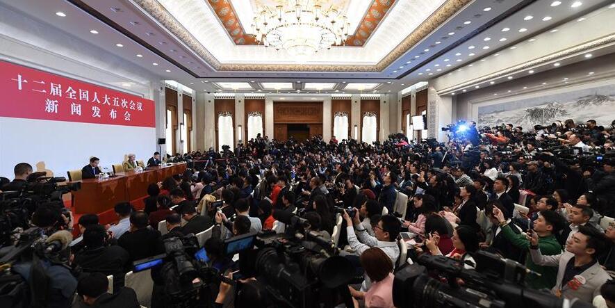 Китайским и зарубежным журналистам представили повестку сессии ВСНП