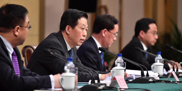 /Сессии ВСНП и ВК НПКСК/ Китай способен контролировать общий объем задолженности 
местных правительств в рациональном диапазоне -- министр финансов КНР