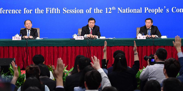 /Сессии ВСНП и ВК НПКСК/ Хэ Лифэн: развитие Китая содействует интеграции мировой 
экономики