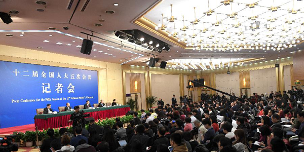 /Сессии ВСНП и ВК НПКСК/ Хэ Лифэн: целевое значение роста ВВП Китая на 2017 год "необходимо 
и достижимо"