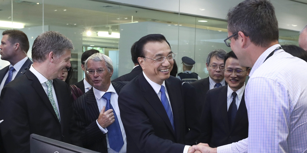 Ли Кэцян и премьер-министр Новой Зеландии совместно посетили центр исследований и разработок компании Haier -- F&P в Окленде