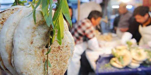 "Жареные лепешки на ветке ивы" -- символ праздника Цинмин в провинции Аньхой
