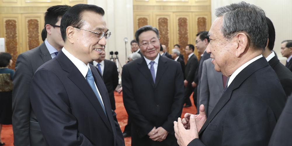 Ли Кэцян встретился с делегацией представителей экономических кругов Японии