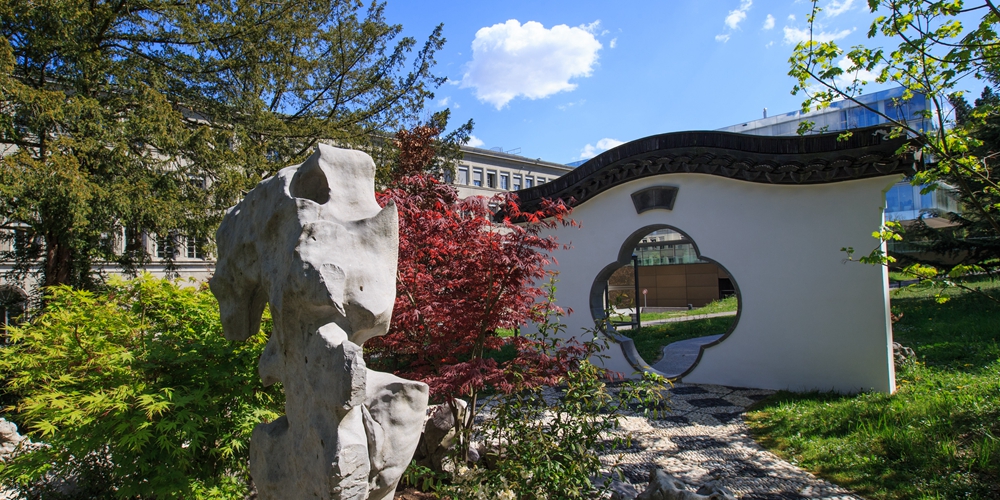 Прекрасные весенние пейзажи в саду "Гусу юань" в штаб-квартире ВТО в Женеве