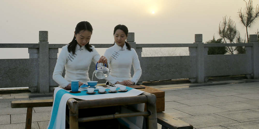 Чаепития в Уишань на востоке Китая -- начальном пункте Великого чайного пути