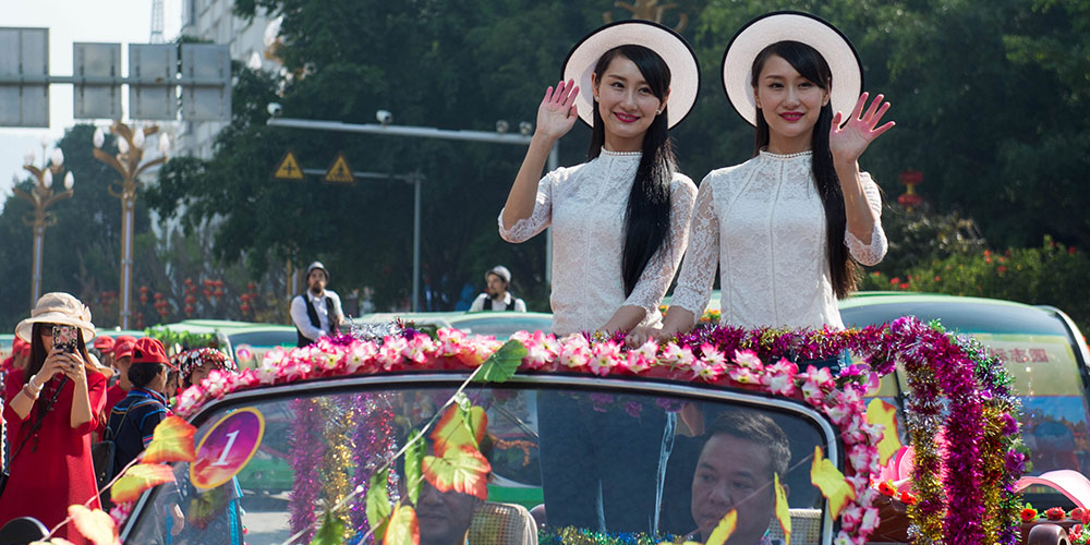 В уезде Моцзян проходит 13-й Китайский международный фестиваль близнецов