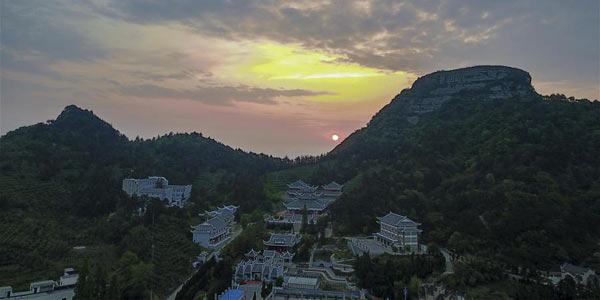 Утро в горах Тяньтайшань