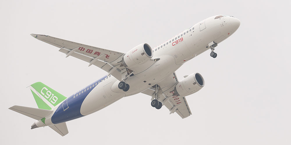 В воздух впервые поднялся пассажирский авиалайнер С919 китайского производства
