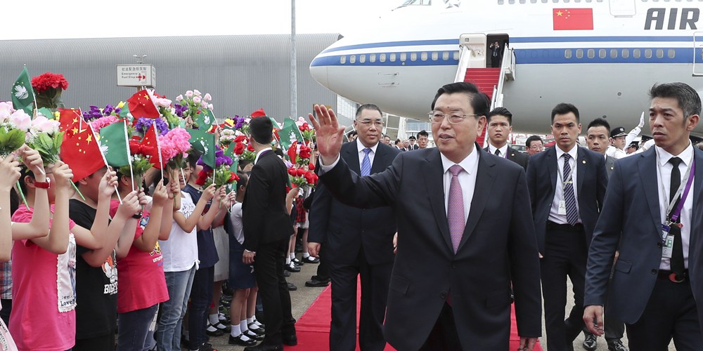 Чжан Дэцзян прибыл в Аомэнь с инспекционной поездкой