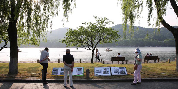 Фотовыставка у озера Сиху