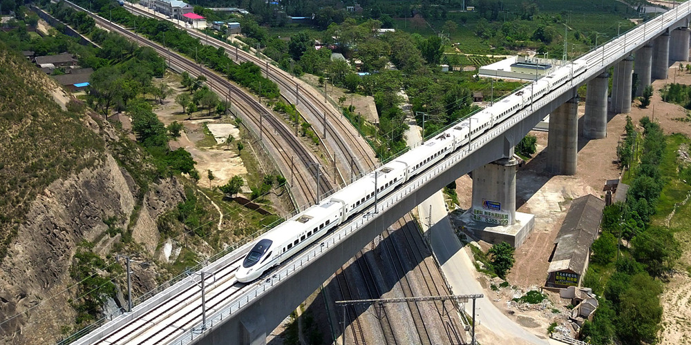 Участок железной дороги Баоцзи -- Ланьчжоу в провинции Ганьсу запущен в тестовом режиме