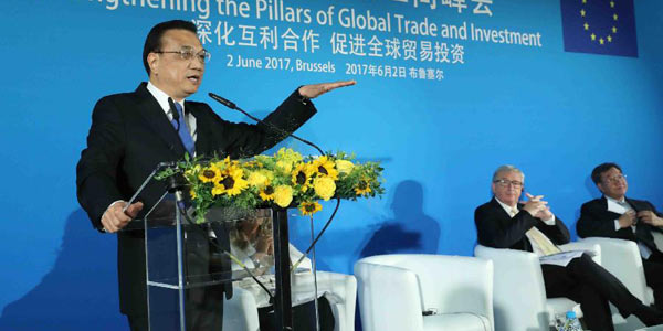 Ли Кэцян выступил на бизнес-саммите Китая и ЕС