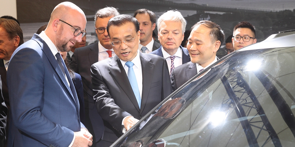 Ли Кэцян и премьер-министр Бельгии посетили выставку инновационных достижений автомобилей 
Geely-Volvo
