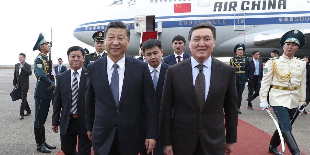 Председатель КНР Си Цзиньпин прибыл с государственным визитом в Казахстан