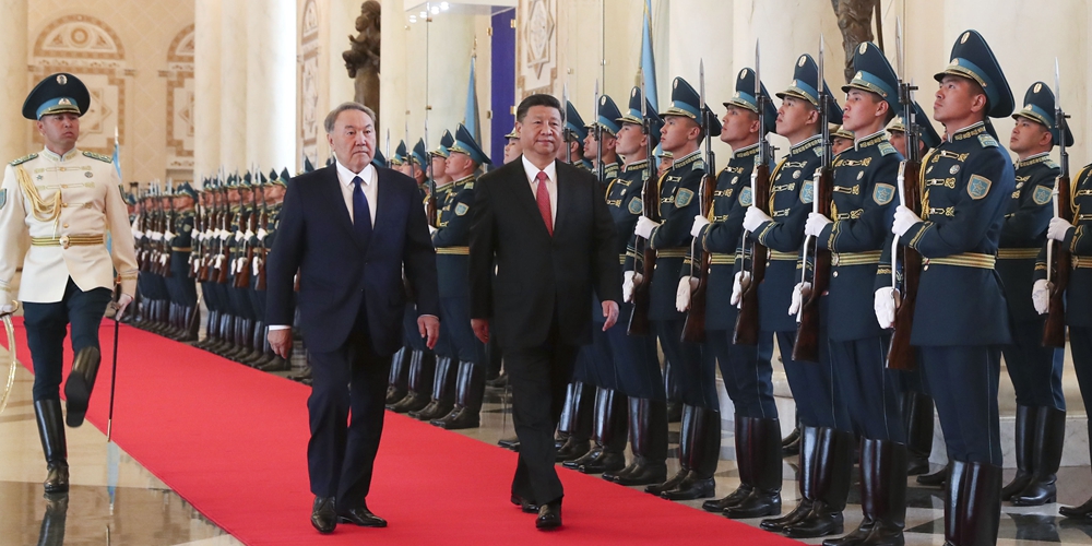 Си Цзиньпин и Нурсултан Назарбаев договорились содействовать здоровому и стабильному 
развитию китайско-казахстанского всестороннего стратегического партнерства на более 
высоком уровне