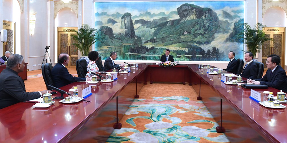 Си Цзиньпин встретился с главами иностранных делегаций на встрече министров иностранных 
дел стран БРИКС