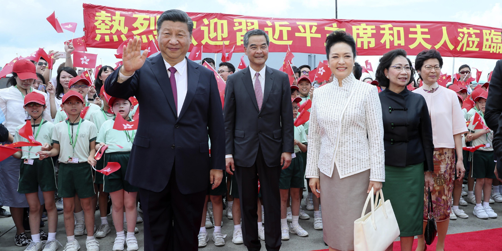 Си Цзиньпин прибыл в Сянган для участия в торжествах по случаю 20-й годовщины возвращения Сянгана под юрисдикцию Китая