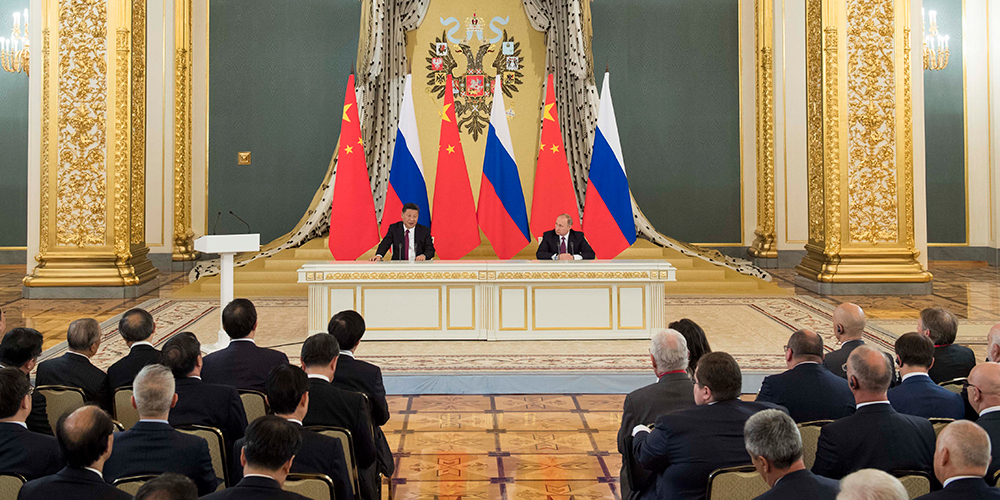 Си Цзиньпин и В. Путин встретились с представителями Китайско-российского комитета 
дружбы, мира и развития, СМИ и деловых кругов