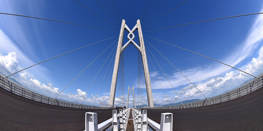 Завершено строительство основной части моста Сянган - Чжухай - Аомэнь
