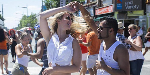 Уличные танцы в Торонто