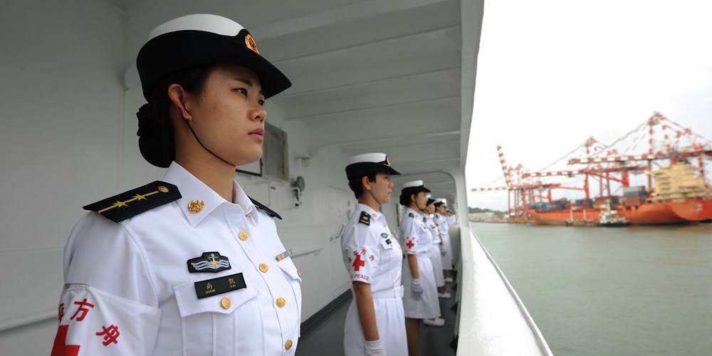 Госпитальное судно ВМС НОАК "Мирный ковчег" впервые посетило ланкийский порт