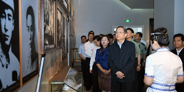 Юй Чжэншэн в Хух-Хото встретился с руководящими кадрами и представителями общественности всех этнических групп