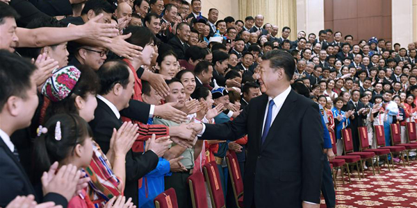 Си Цзиньпин встретился с ведущими представителями массового спорта Китая