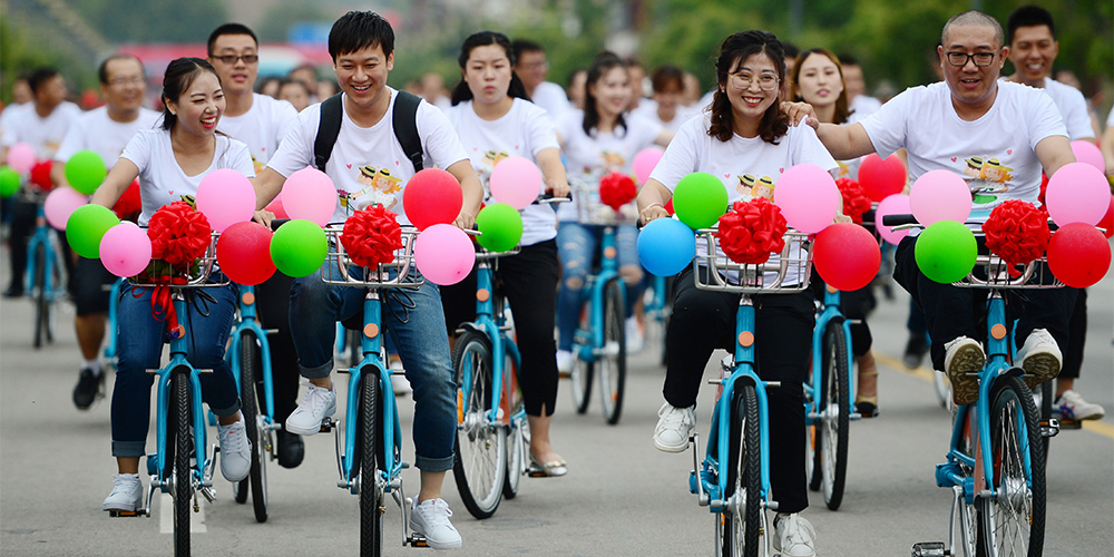 Коллективная "велосвадьба" в Юнцзи