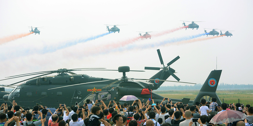 Вертолетная выставка в Тяньцзине открылась для публики