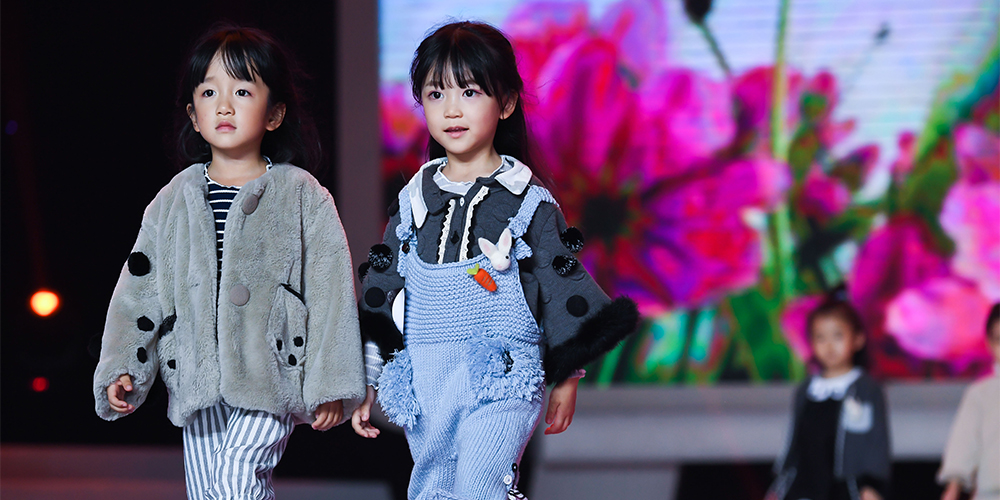 Национальный конкурс детской одежды в поселке Чжили